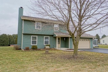 525 Herford Dr, Wales, WI 53183-9672