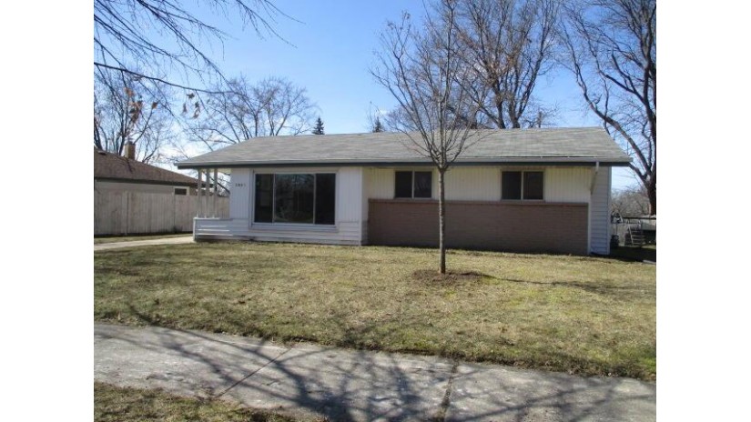 1514 Victoria Dr Waukesha, WI 53189 by Coldwell Banker HomeSale Realty - New Berlin $155,000