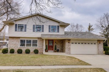 8895 Garden Ln, Greendale, WI 53129