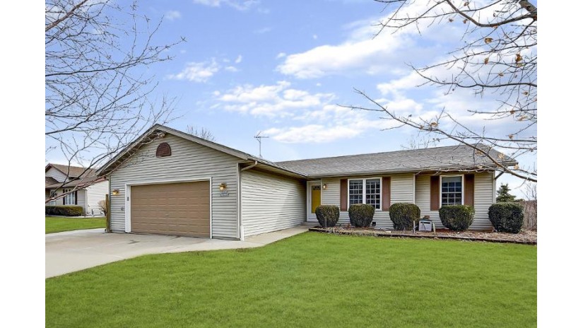 W201N16230 Ash Dr Jackson, WI 53037 by Hanson & Co. Real Estate $269,900