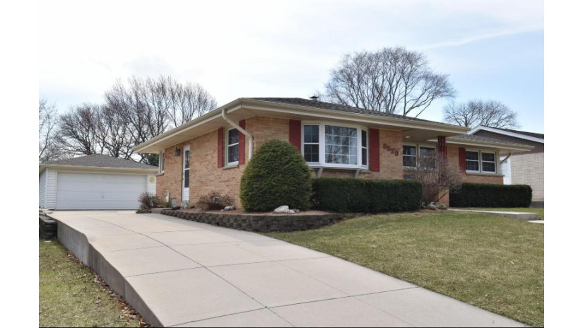 8529 W Eckel Ln West Allis, WI 53227 by Coldwell Banker HomeSale Realty - Franklin $239,900