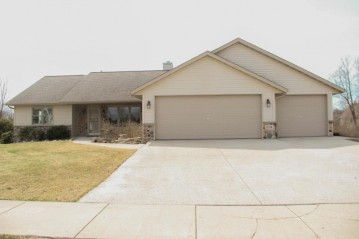 559 Emerald Pt, Kewaskum, WI 53040