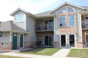 628 Shepherds Dr 5, West Bend, WI 53090-8478