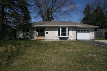 1004 Grant Pl, West Bend, WI 53090-1842