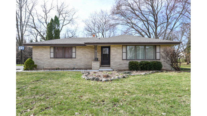 12021 W Chapman Ave Greenfield, WI 53228 by Shorewest Realtors $260,000