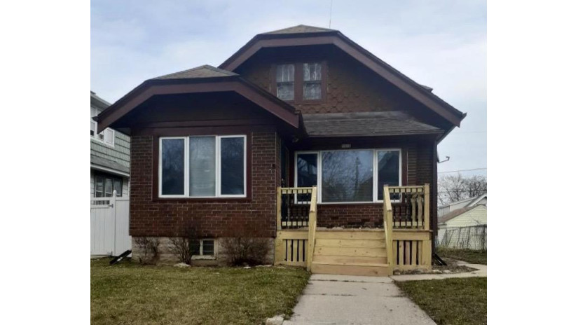 5416 N 40th St Milwaukee, WI 53209 by RE/MAX Service First $84,900