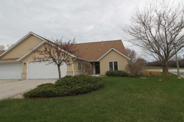 836 Shoal Crk, Waterford, WI 53185-4055