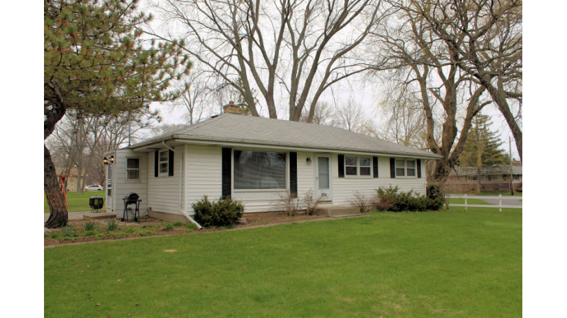 206 W Good Hope Rd Glendale, WI 53217 by Shorewest Realtors $192,000