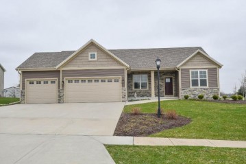 1424 Whitetail Run, Mukwonago, WI 53149