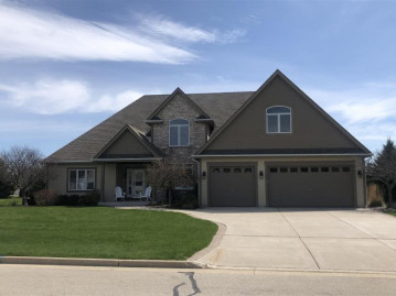 W49N646 Cedar Reserve Cir, Cedarburg, WI 53012-3501