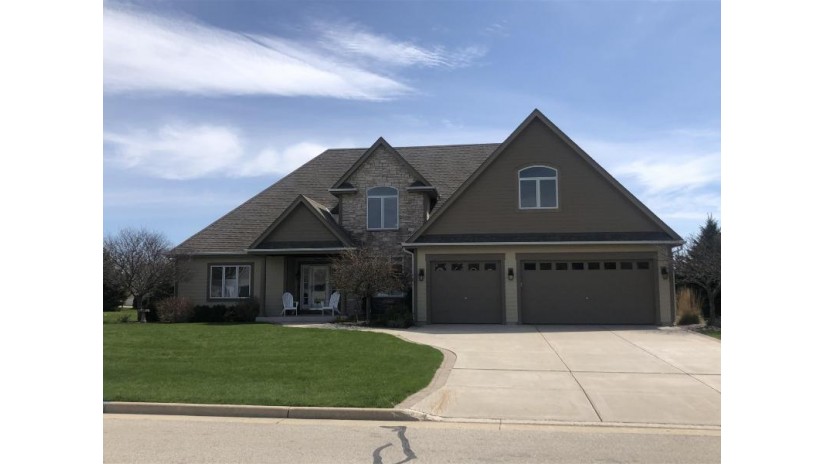 W49N646 Cedar Reserve Cir Cedarburg, WI 53012 by Powers Realty Group $649,900