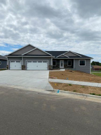 504 Forest View Dr, Holmen, WI 54636