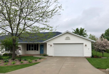 882 Iroquois Trl, Sheboygan Falls, WI 53085