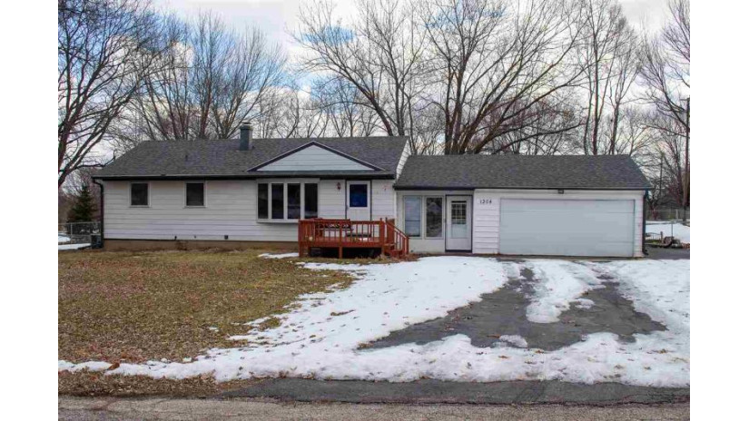 1304 Dixie Drive Rockford, IL 61108 by Keller Williams Realty Signature $92,000