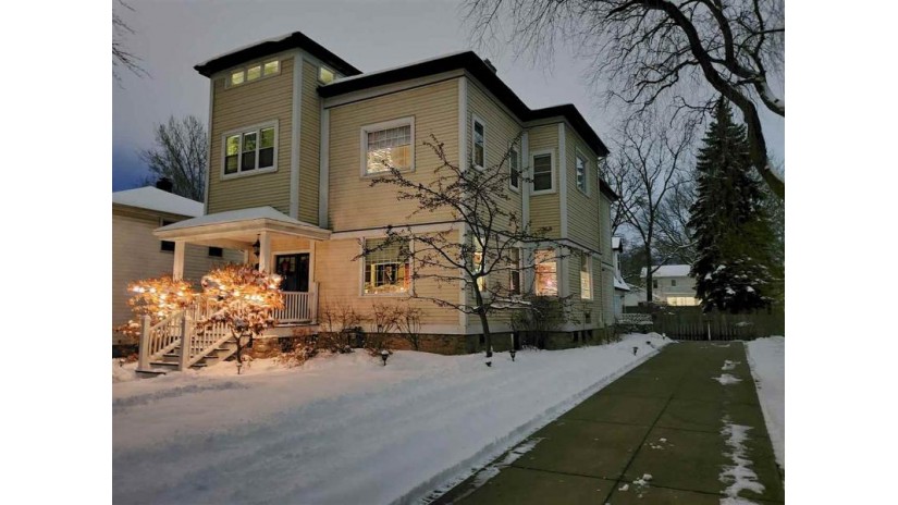 617 S Quincy Street Green Bay, WI 54301 by Mark D Olejniczak Realty, Inc. $348,900
