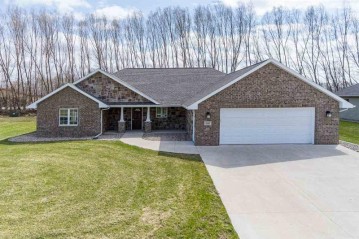206 Royal St Pats Drive, Wrightstown, WI 54180