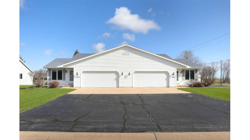 1604 W Greenlawn Lane Grand Chute, WI 54914 by Coldwell Banker Real Estate Group $243,900