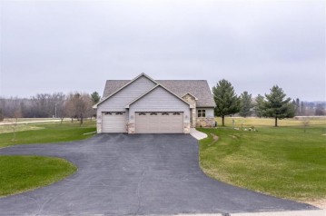 W1442 Seward Circle, Berlin, WI 54923