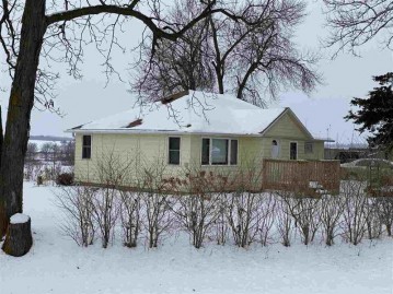 W3307 County Road X, Manchester, WI 53946
