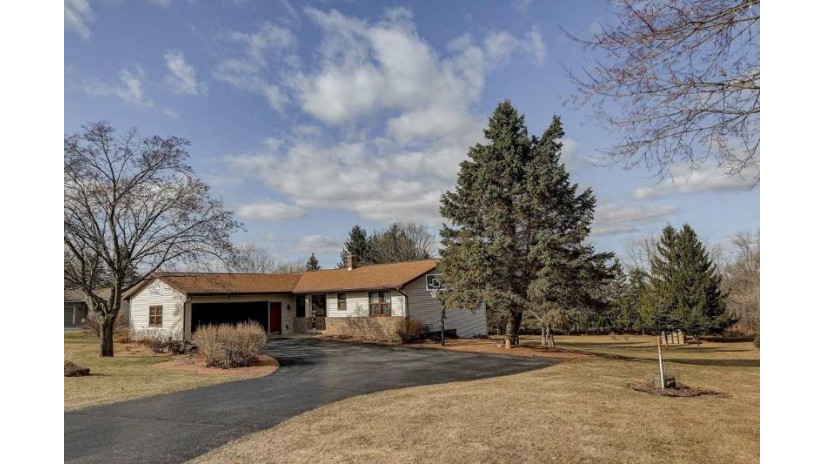 N6850 Raymond Rd Pacific, WI 53954 by The Mcgrady Group, Llc $309,999