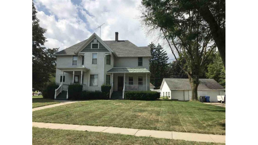 752 Waterloo St Columbus, WI 53925 by Starritt-Meister Realty, Llc $188,000