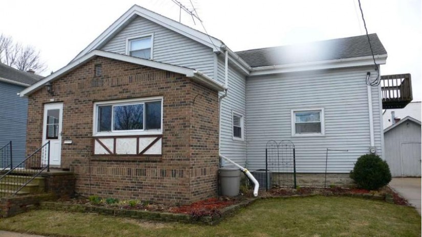 222 Whitney St Columbus, WI 53925 by Roberts Realty $169,900