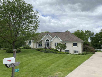 5622 Cobblestone Ln, Westport, WI 53597