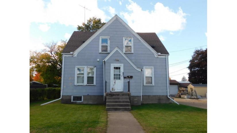 115 S Hamlin St Shawano, WI 54166 by RE/MAX North Winds Realty, LLC $58,000