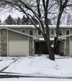 180 Country Ct 3, Delafield, WI 53018-1872