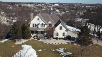 N49W25234 Seven Stones Dr, Sussex, WI 53072-1347