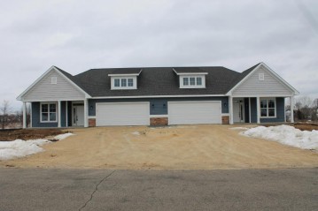 916 Stonecrop Dr, Hartford, WI 53027