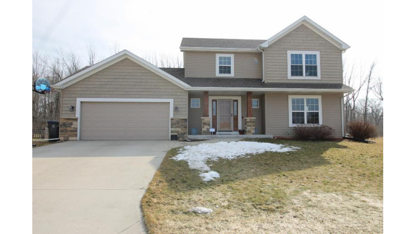 353 Deer Meadow Dr Fredonia, WI 53021 by Hillcrest Realty $324,900