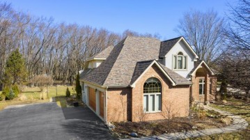 542 Pheasant Ridge Ln, Fontana, WI 53125-1490