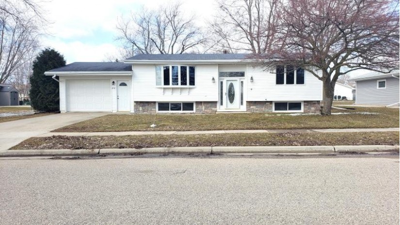 212 E National Avenue Brillion, WI 54110 by Coldwell Banker the R E Group- Brillion $149,900