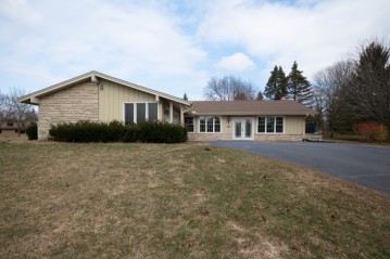 2330 Whippletree Ct, Brookfield, WI 53045