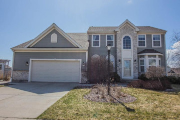 1823 Windrush Dr, Port Washington, WI 53024-9104