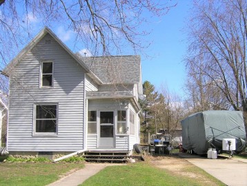 639 E Oak Grove St, Juneau, WI 53039-1240