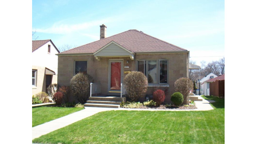 2832 S 47th St Milwaukee, WI 53219 by RE/MAX Service First $154,900