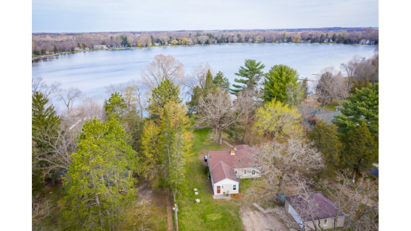 W376S5169 E Pretty Lake Rd Ottawa, WI 53118 by Shorewest Realtors $550,000