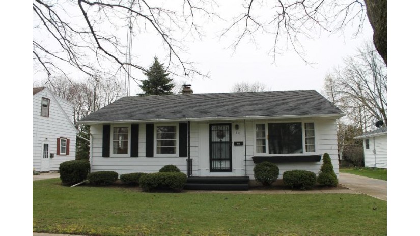 811 26th St Two Rivers, WI 54241 by Coldwell Banker Real Estate Group~Manitowoc $79,900