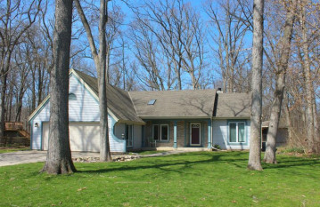 2826 Buck Rd, Rochester, WI 53185-5109