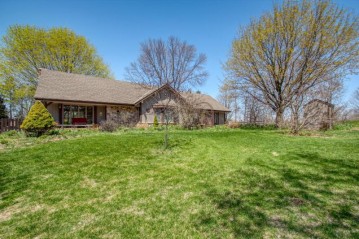 1175 Emerald Dr, Erin, WI 53027-9092