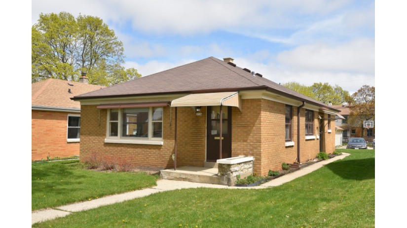 3734 N 85th St Milwaukee, WI 53222 by Shorewest Realtors $134,900