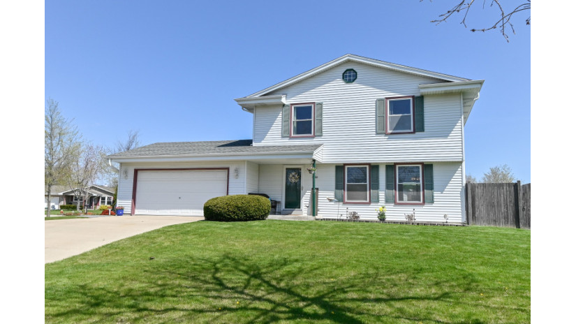 1350 E Maass Dr Oak Creek, WI 53154 by Shorewest Realtors $299,900