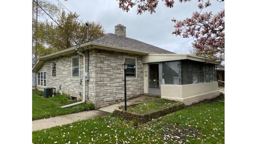 4724 60th St Kenosha, WI 53144 by Welcome Home Real Estate Group, LLC $88,750