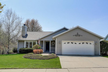 2913 Willard Ln, Waukesha, WI 53188-1382