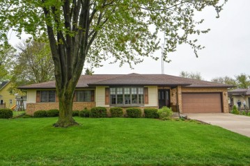 124 Silver Dr, Watertown, WI 53098-1500