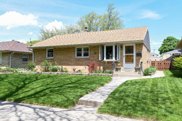 3268 E Whittaker Ave, Cudahy, WI 53110-1032