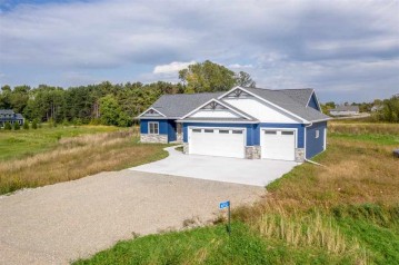 W7552 Mels Court, Ellington, WI 54944