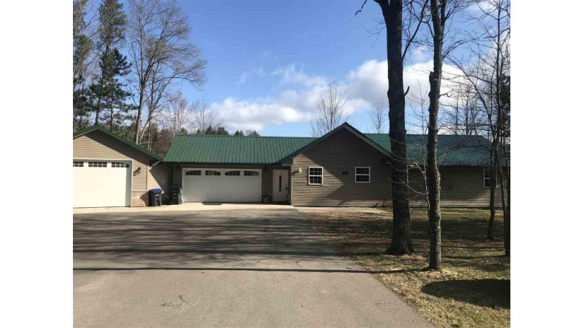 W5176 Knollwood Court Wescott, WI 54166 by Full House Realty, LLC $225,000